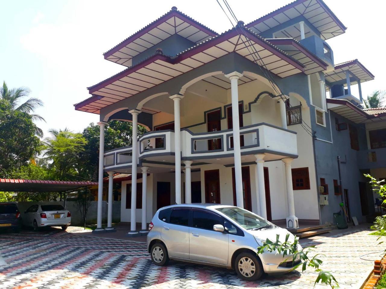 A And D Holiday Inn Anuradhapura Exterior photo