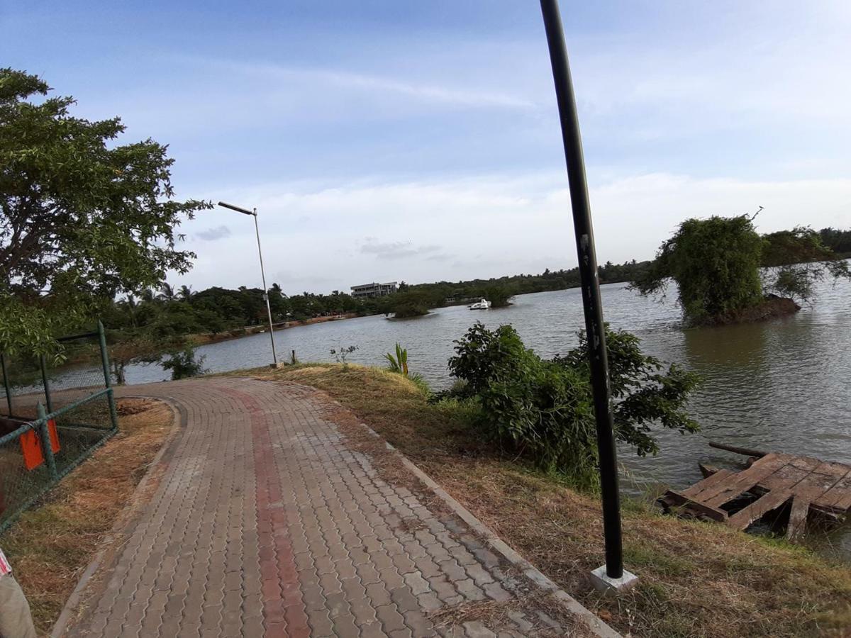 A And D Holiday Inn Anuradhapura Exterior photo