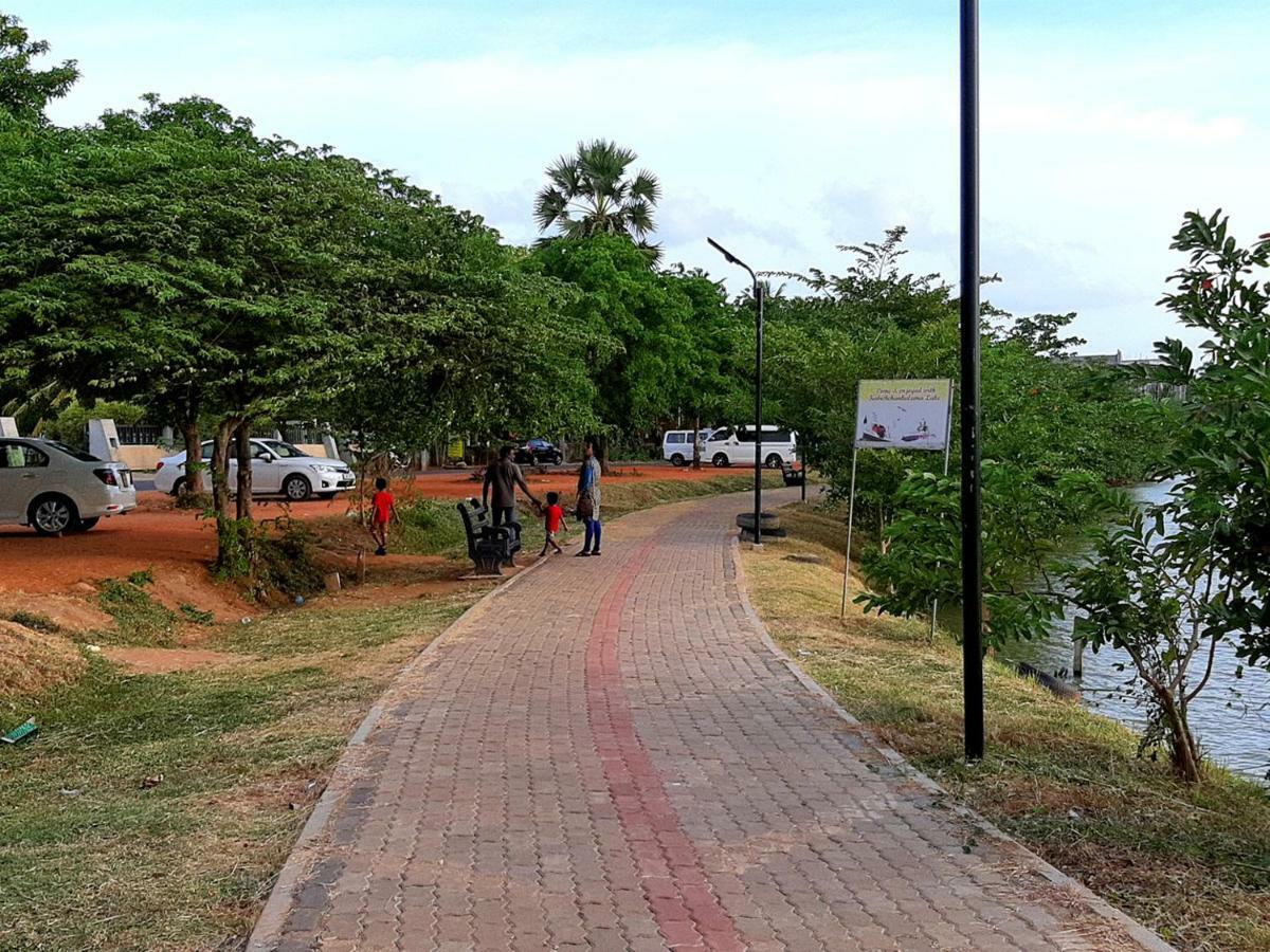 A And D Holiday Inn Anuradhapura Exterior photo